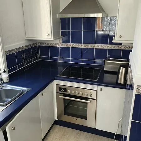 Stylish 2 Bed With Fantastic Ocean Views *