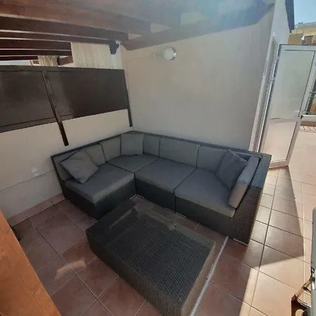Stylish 2 Bed With Fantastic Ocean Views *